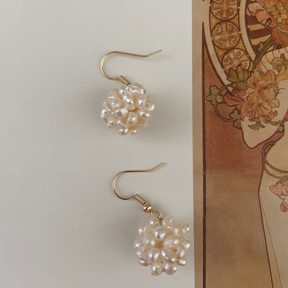 💕LAST ONE Pearls Bud Flower Earrings - Picture 2 of 5